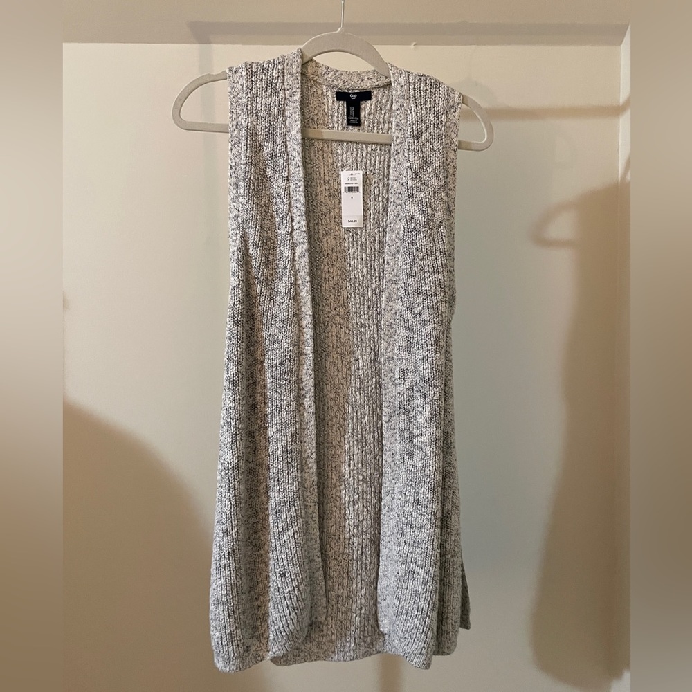 WITH TAGS!!! Gap Gray Knit Sweater Vest